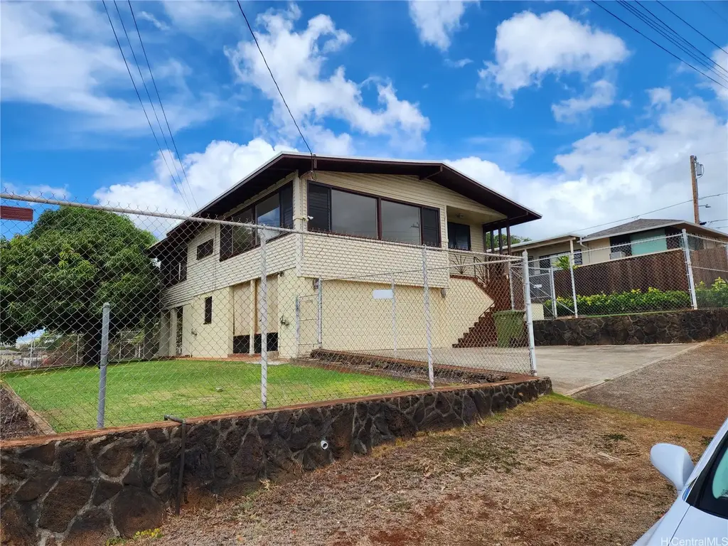 1076 Puu Momi Street, Pearl City