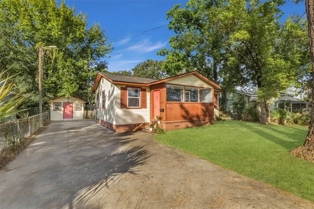 1600 Damon Street, Other