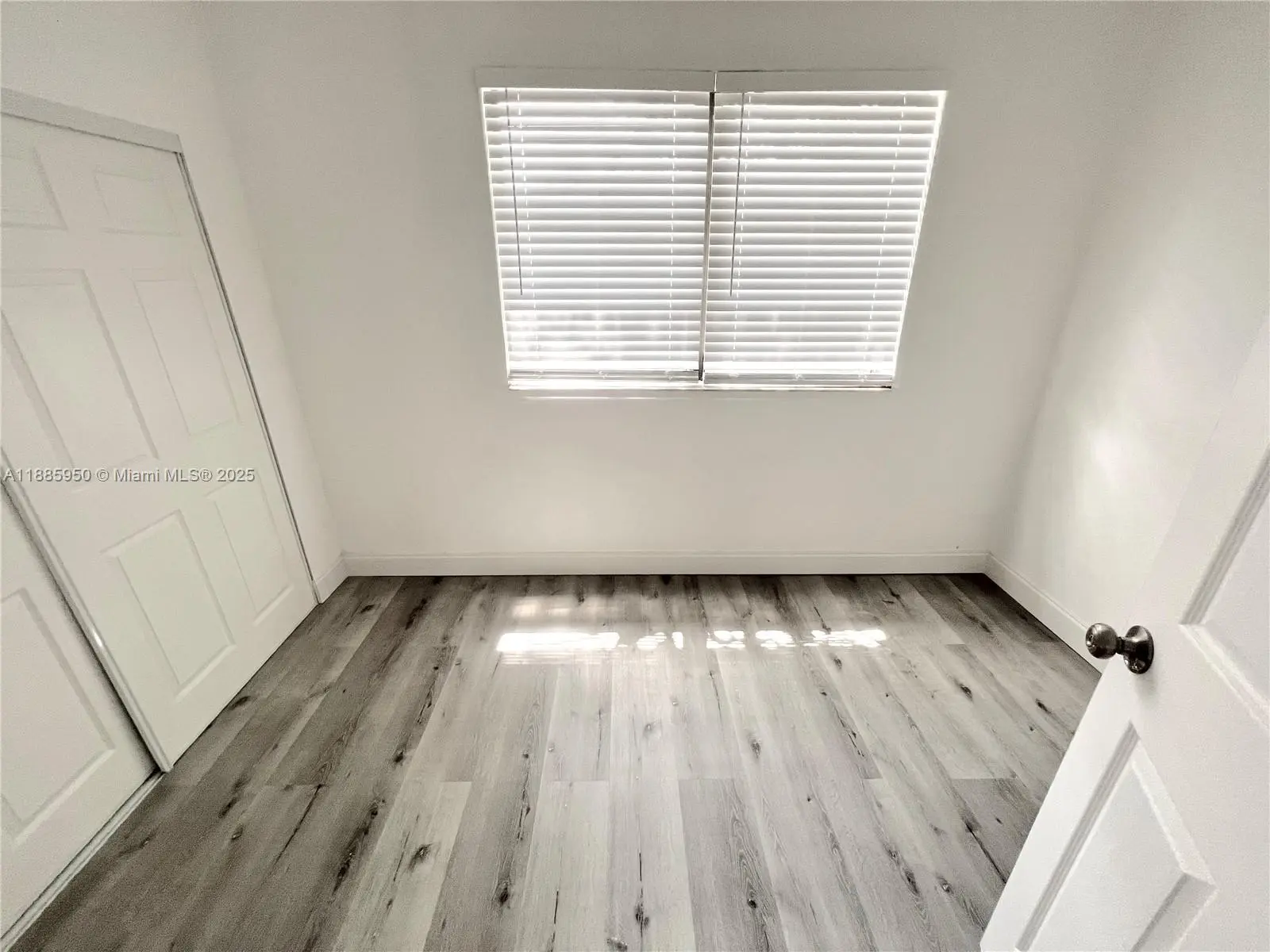 Photo of Listing #A11885950