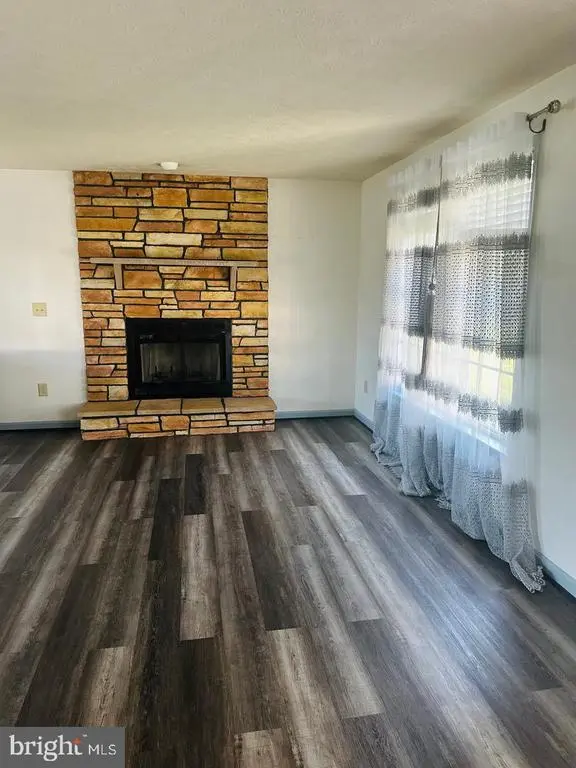 6015 Sunny Meadows Dr, Fredericksburg