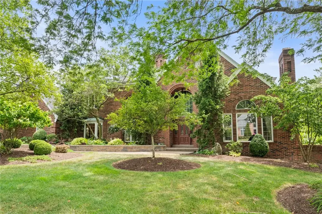 1609 Blackburn Heights Drive, Franklin Park