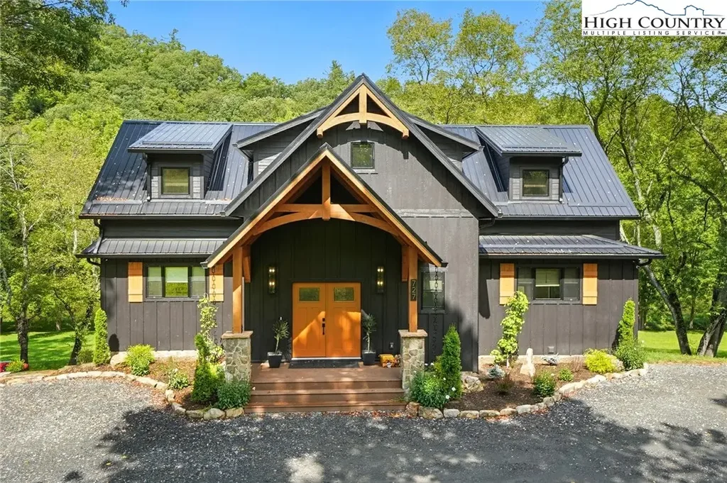 727 Riverwind Drive, Lansing