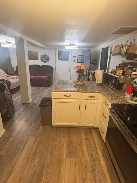 502 N Cleveland Avenue, Russellville