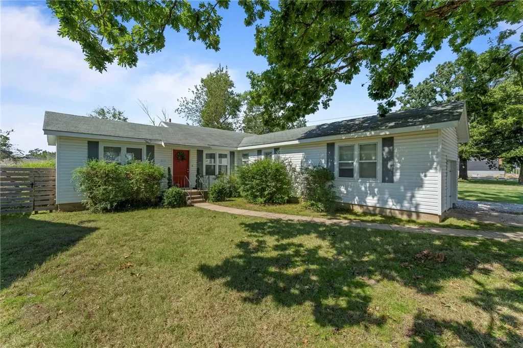 813 Nw A Street, Bentonville