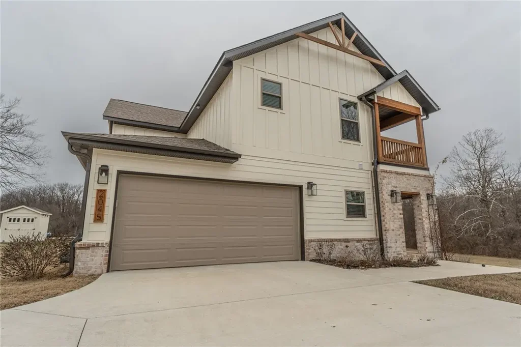 2045 N Sunshine Road, Fayetteville