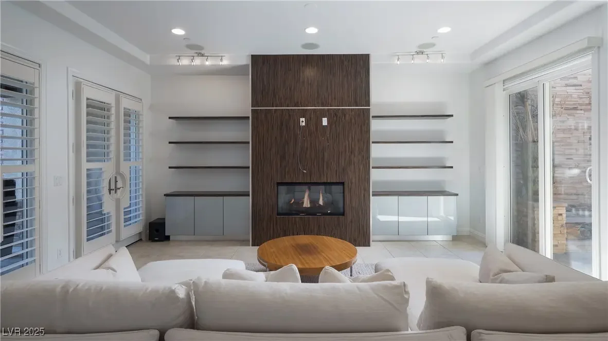 Photo of Listing #2723103