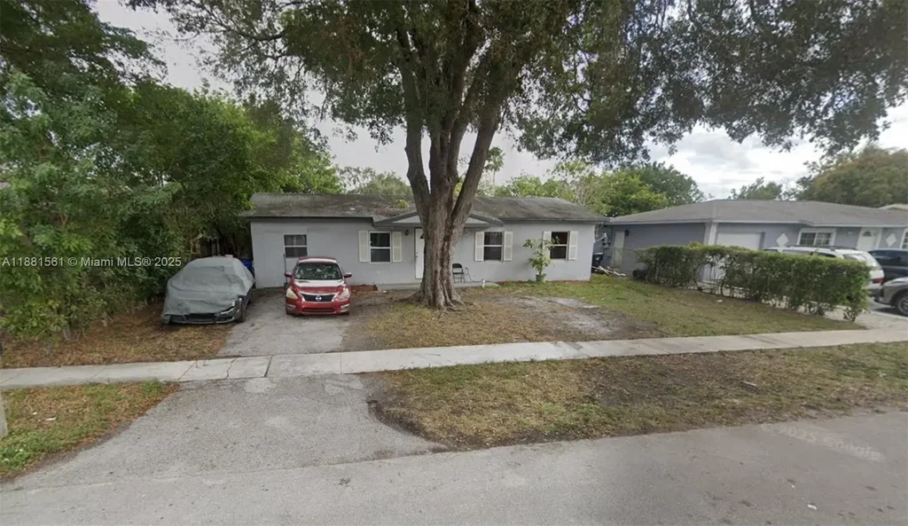 325 Sw 80th Ter, North Lauderdale