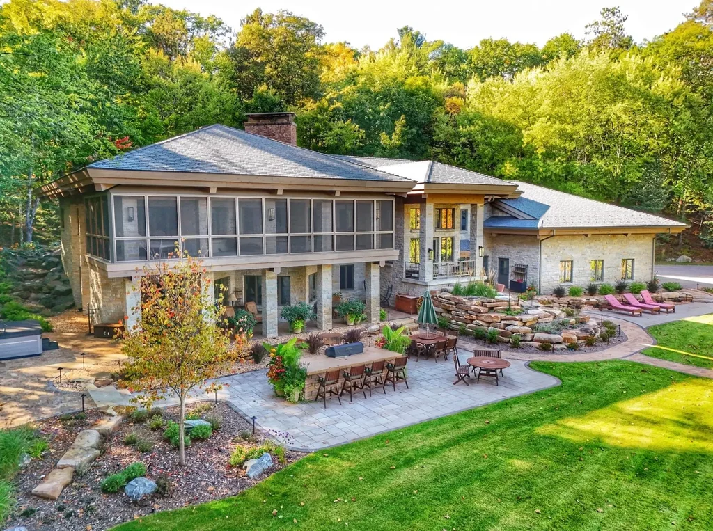 1612 Mckinley Blv, Eagle River