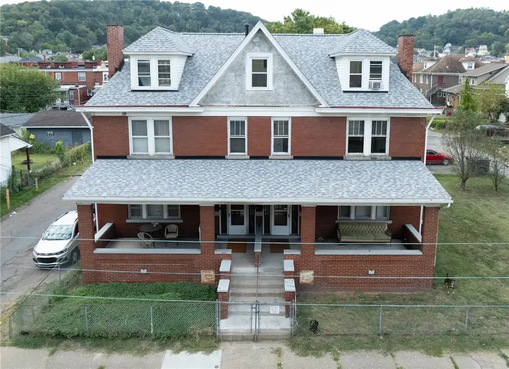 1096 - 1098 Valley Street , Stowe