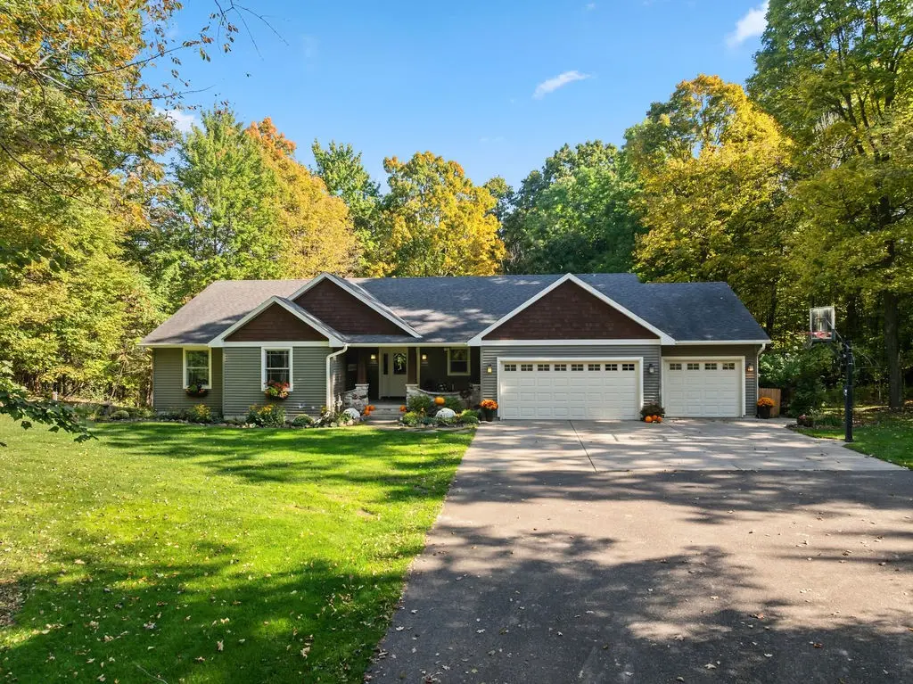 N2460 Oakdale Drive, Fall Creek
