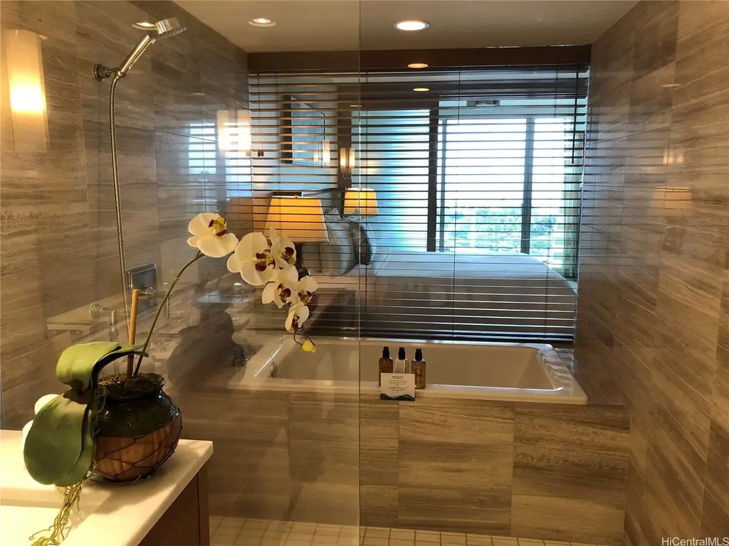 (unit #1608) 2139 Kuhio Avenue, Honolulu