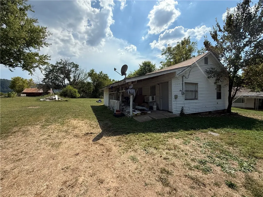 111 S Spring Street, Marshall