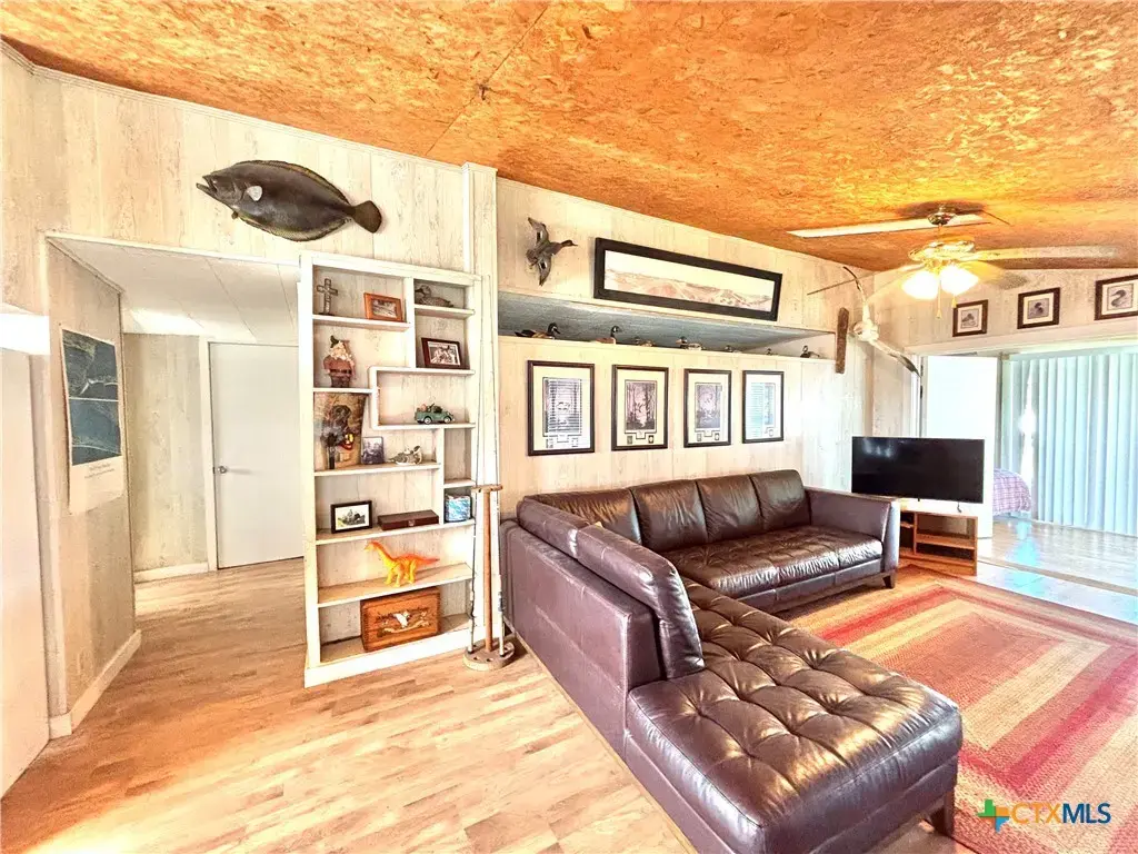 307 N 12th, Port O'Connor