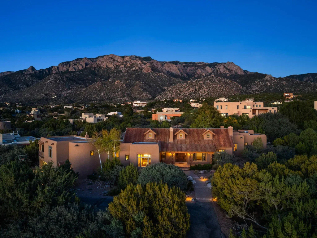 348 White Oaks Drive Ne, Albuquerque