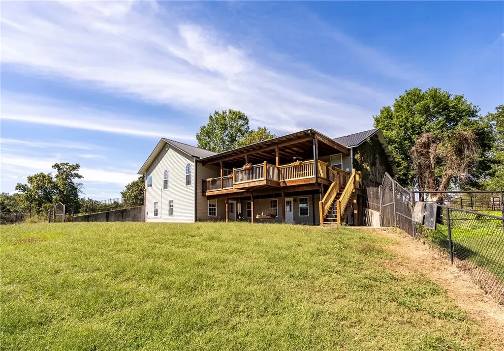 15495 Osage Hog Farm Road, Gentry