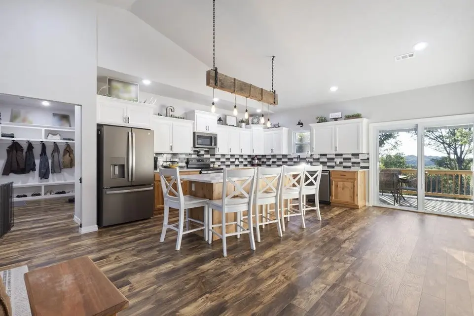 24 Flint Lane, Washburn