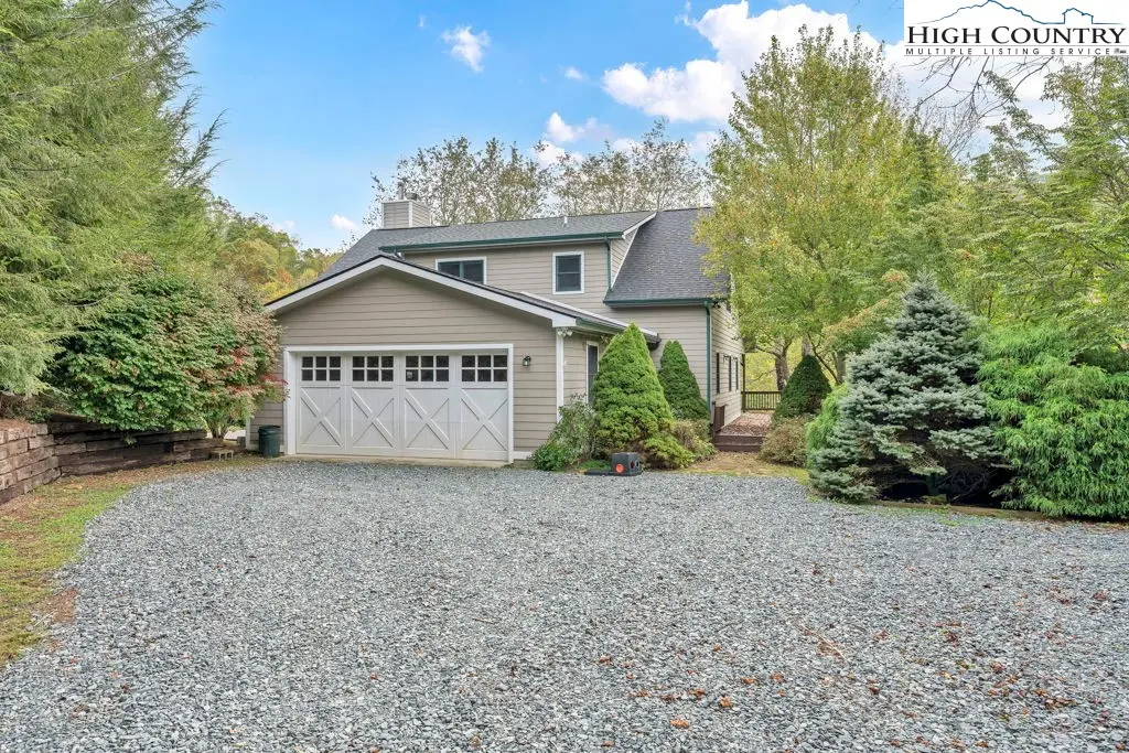 230 Woodbriar Drive, Sugar Grove