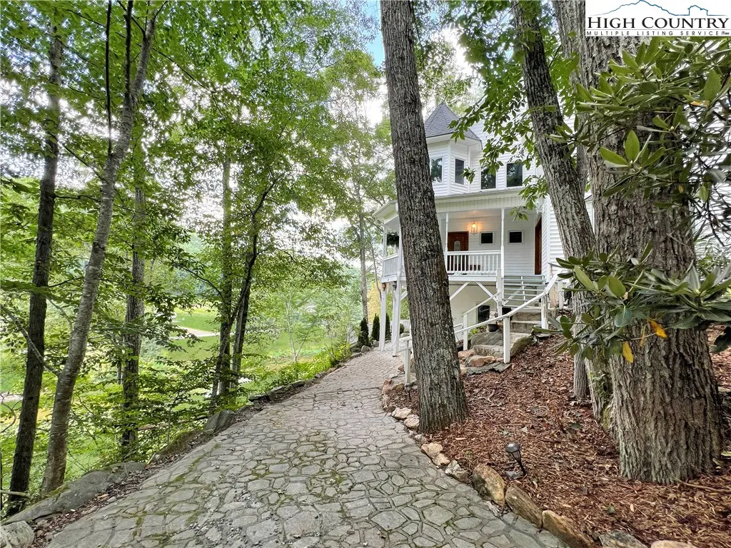 340 Wildflower Trail, Fleetwood