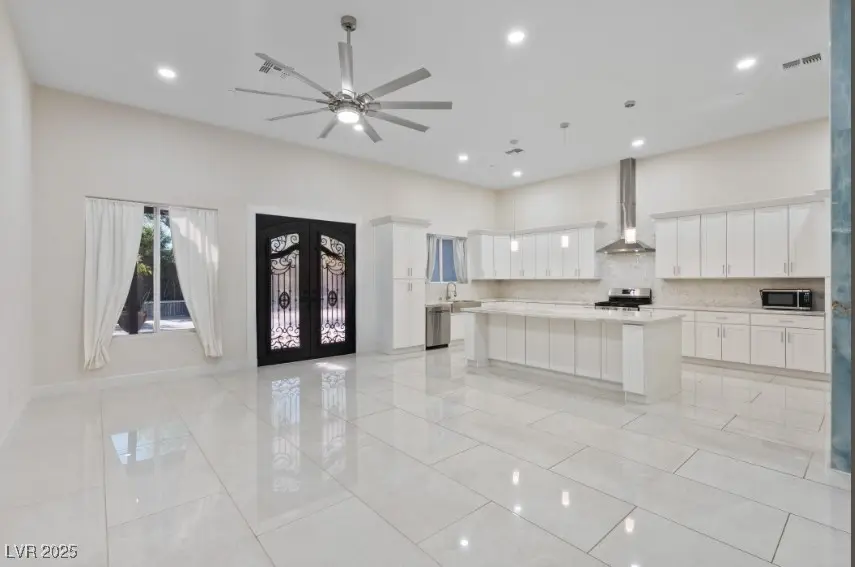 Photo of Listing #2724174