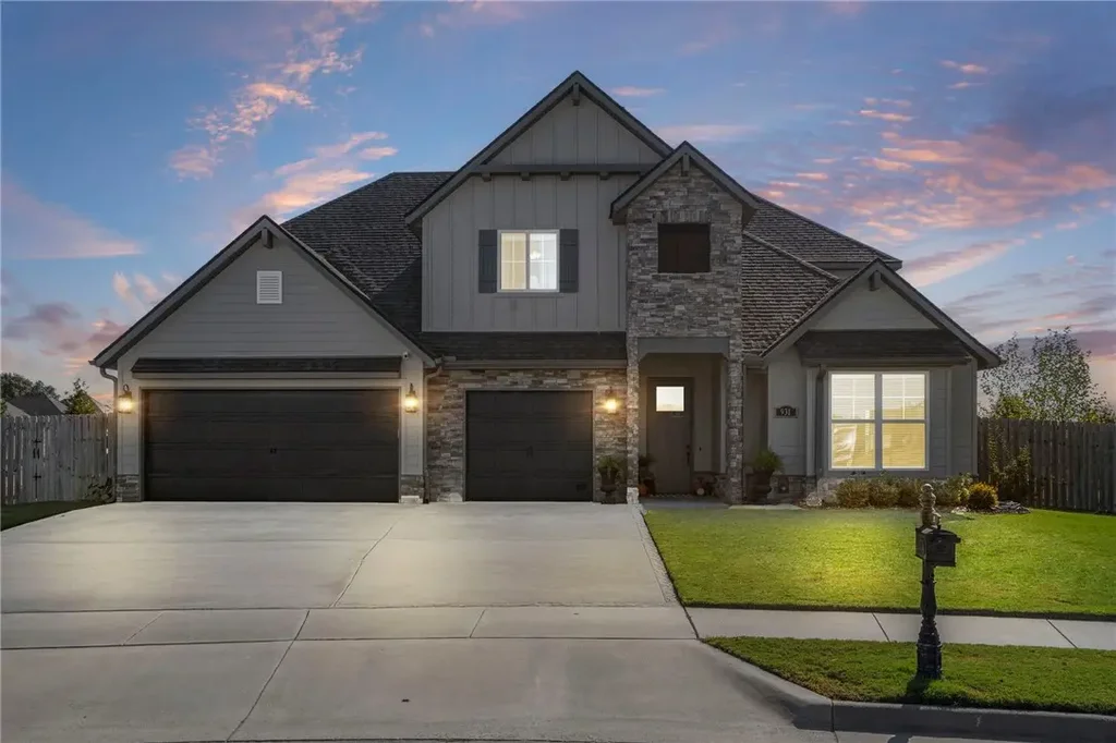 931 Red Maple Street, Centerton