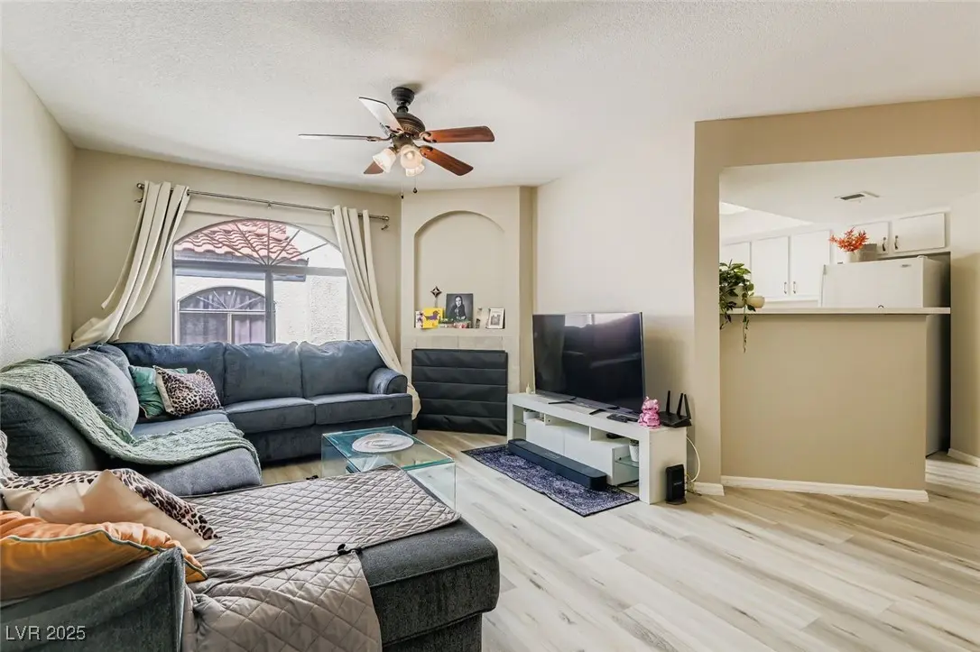 Photo of Listing #2724181