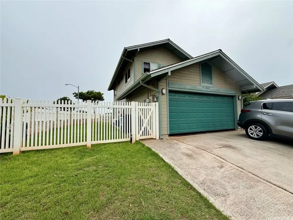 94-1098 Awalua Street, Waipahu