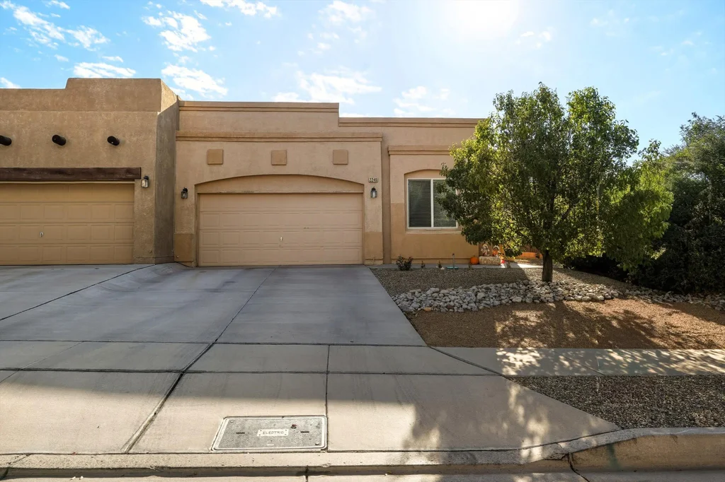 2246 Cortina Loop Se, Rio Rancho