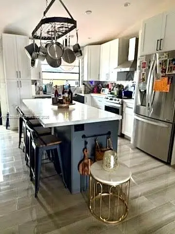 Photo of Listing #A11885945