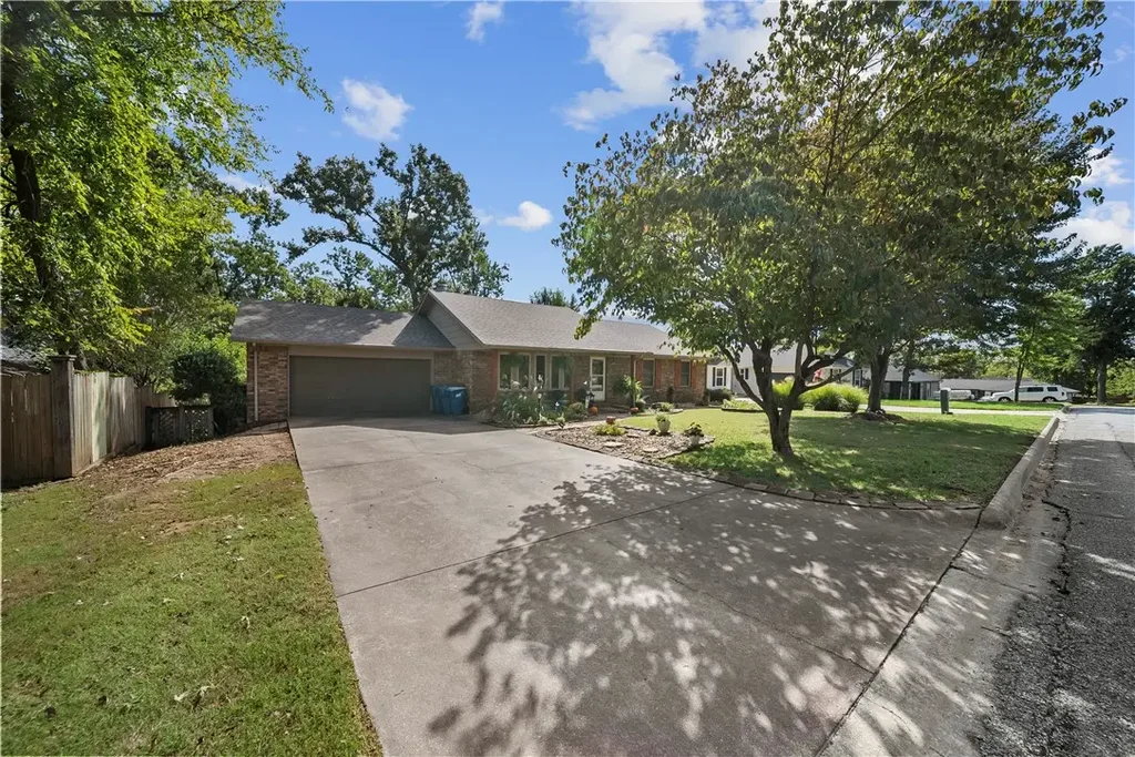 1321 Quail Run Circle, Bentonville