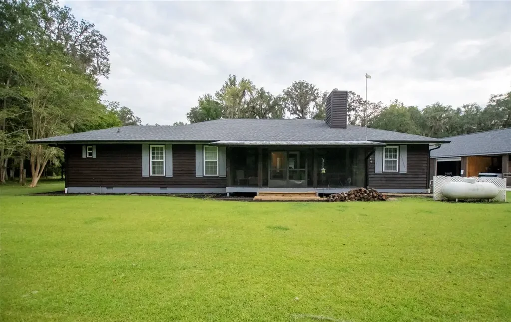 325 White Oak Place, Woodbine