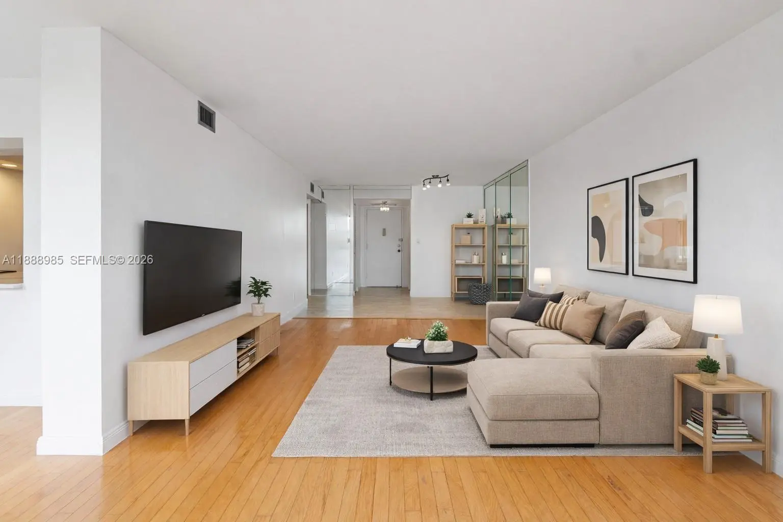 Photo of Listing #A11888985