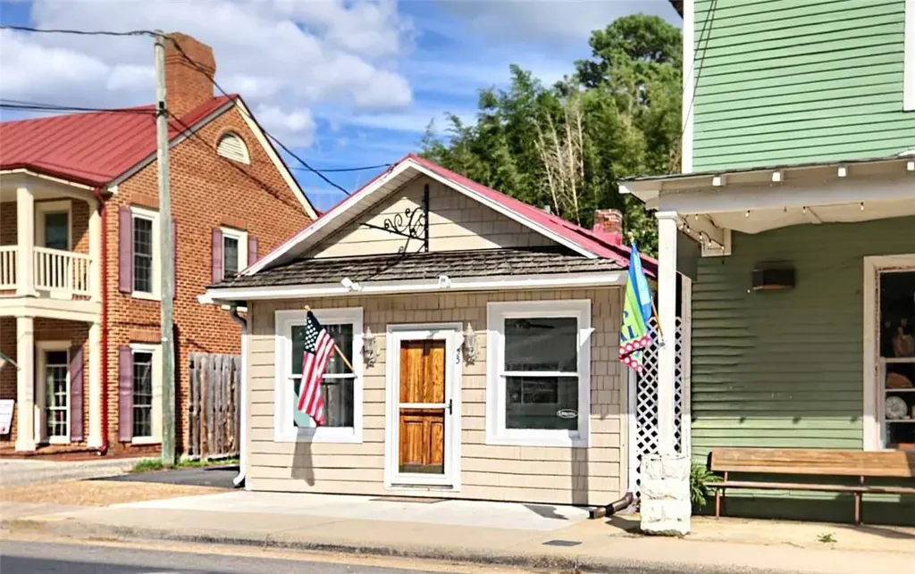 55 Cross Street, Urbanna