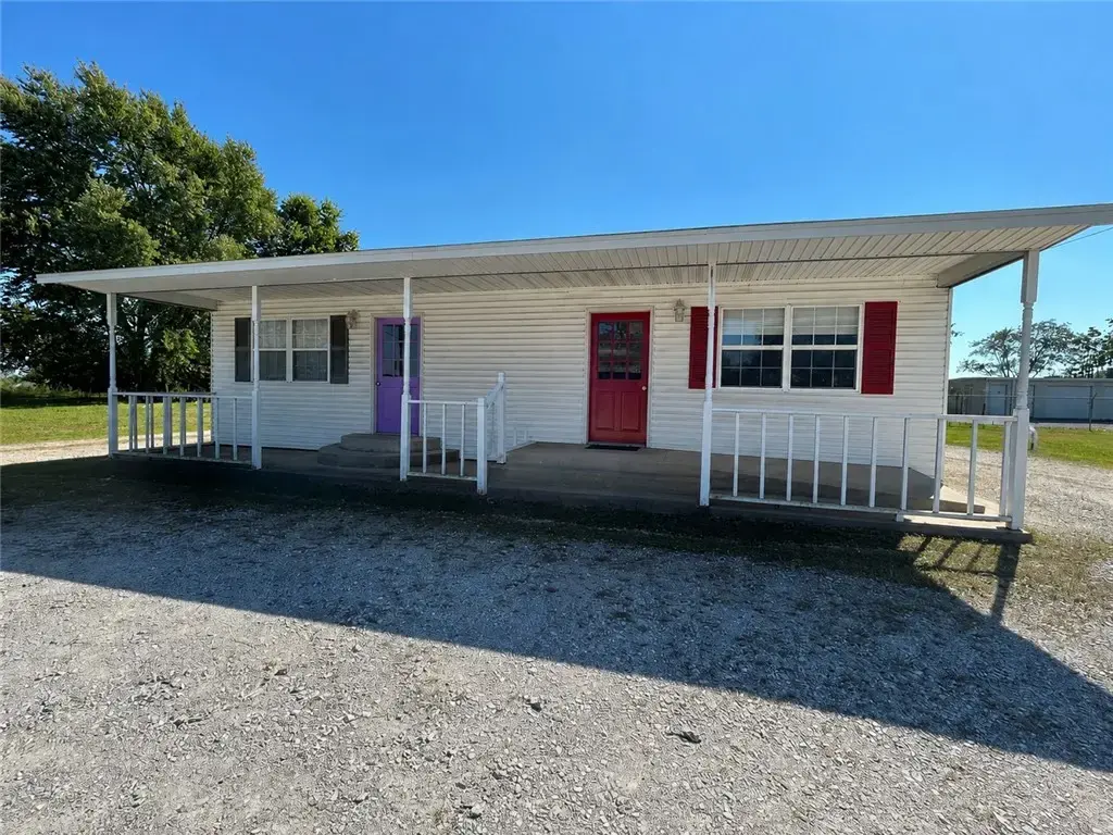810 E Pridemore Drive, Lincoln