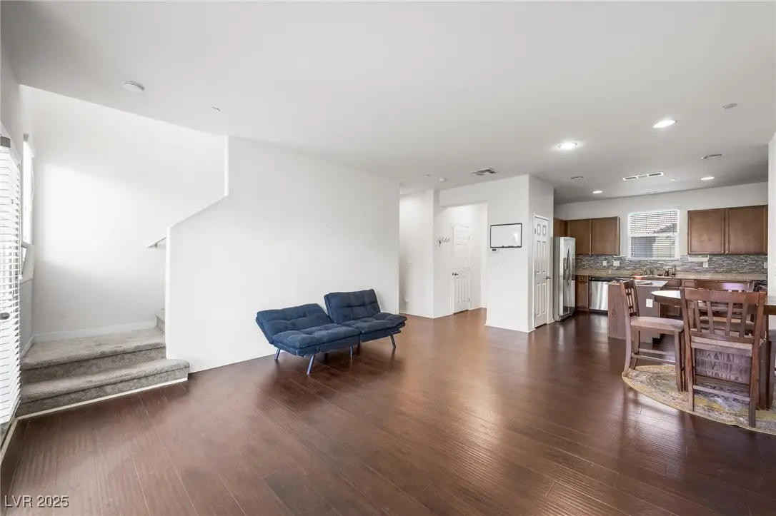 Photo of Listing #2724561