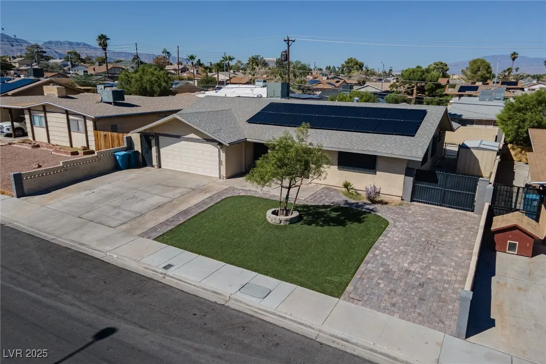 Photo of Listing #2724372