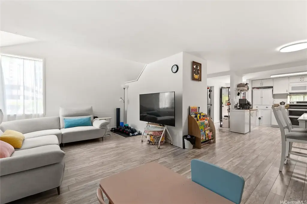 (unit #206) 98-360 Koauka Loop, Aiea