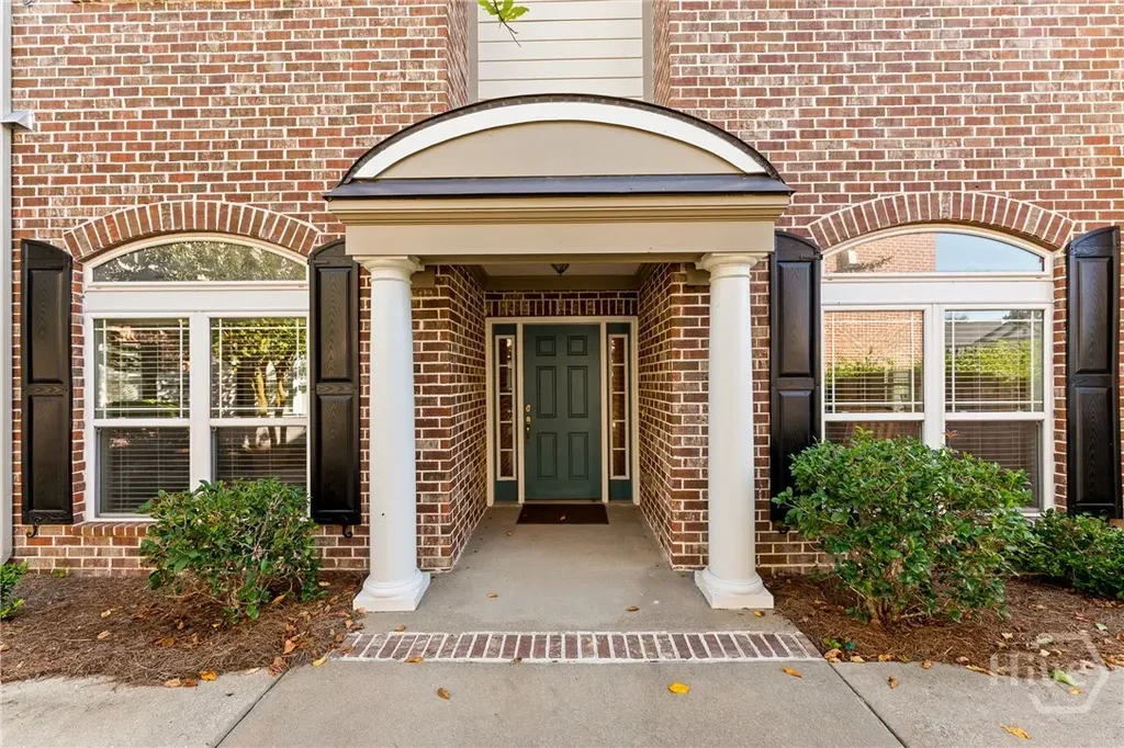 1102 River Oaks Drive, Richmond Hill