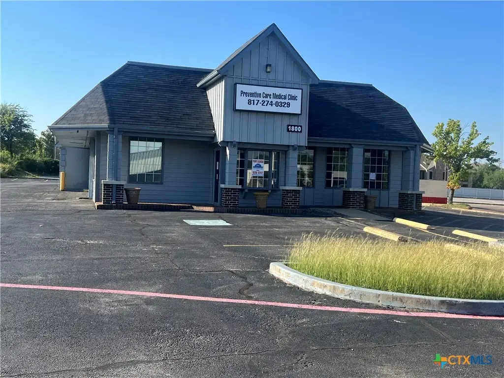 1800 W Pioneer Parkway, Arlington