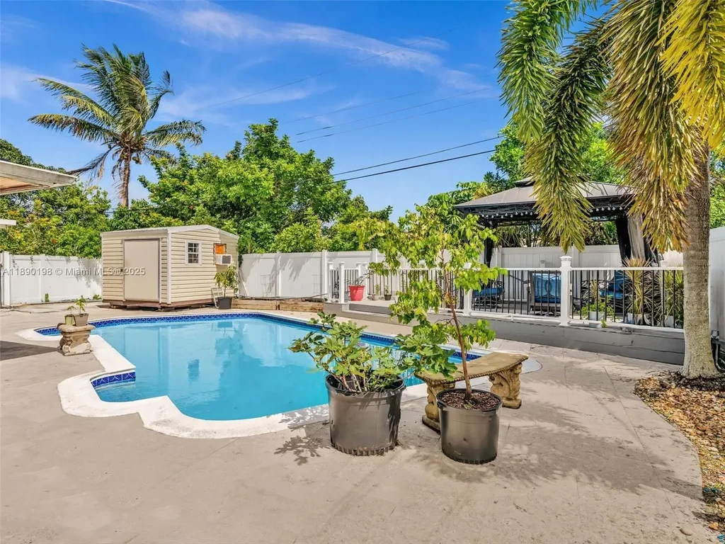 3380 Nw 46th Ave, Lauderdale Lakes