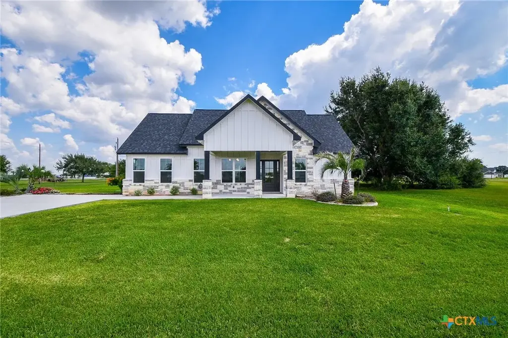 595 Buckskin Drive, Palacios