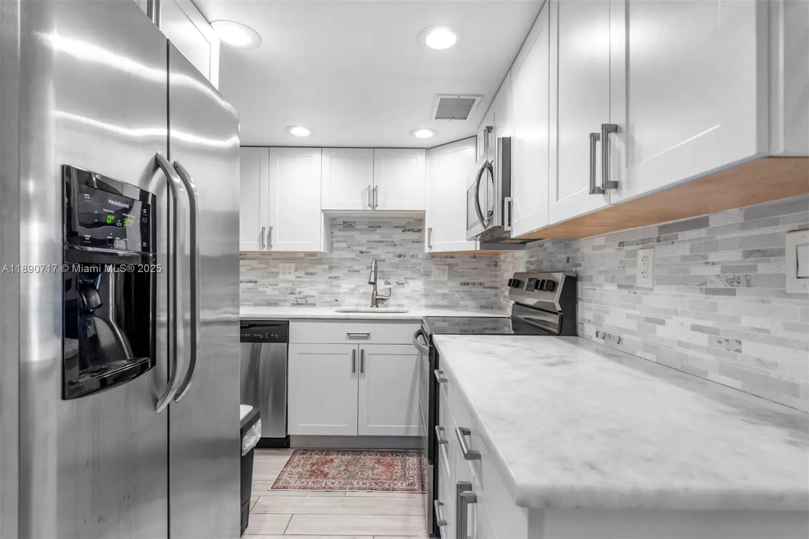 Photo of Listing #A11890717