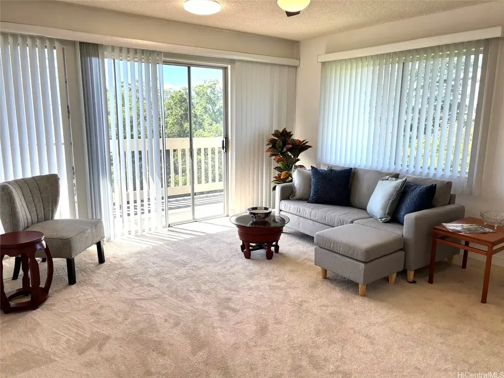 95-1050 Makaikai Streets # 16j, Mililani