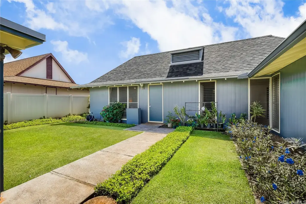 95-521 Nawenewene Circle, Mililani