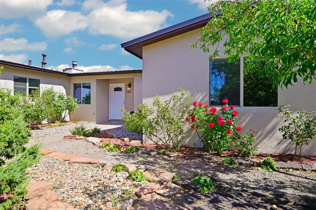 2305 Calle Pacifica, Santa Fe