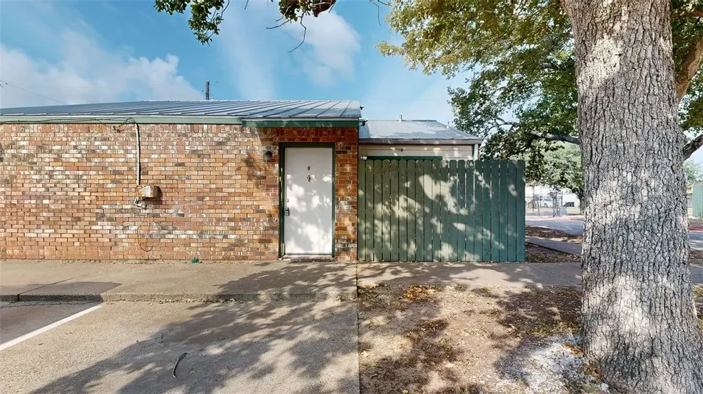 725 Peppertree Drive 9, Bryan