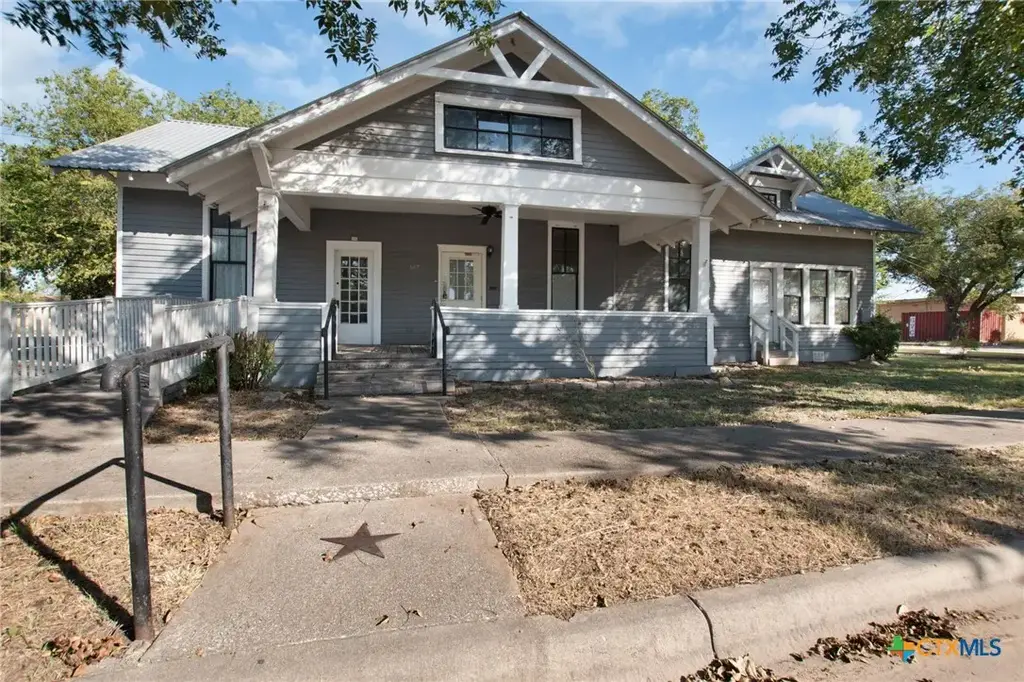 107 W 5th Street, Lampasas