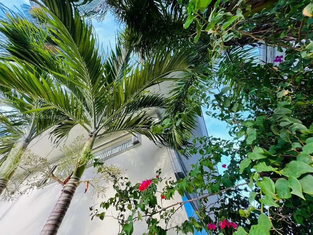 7435 Byron Ave, Miami Beach