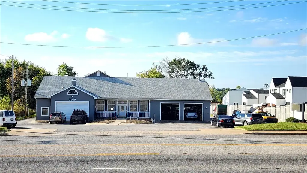 3010 W Walnut Street, Rogers