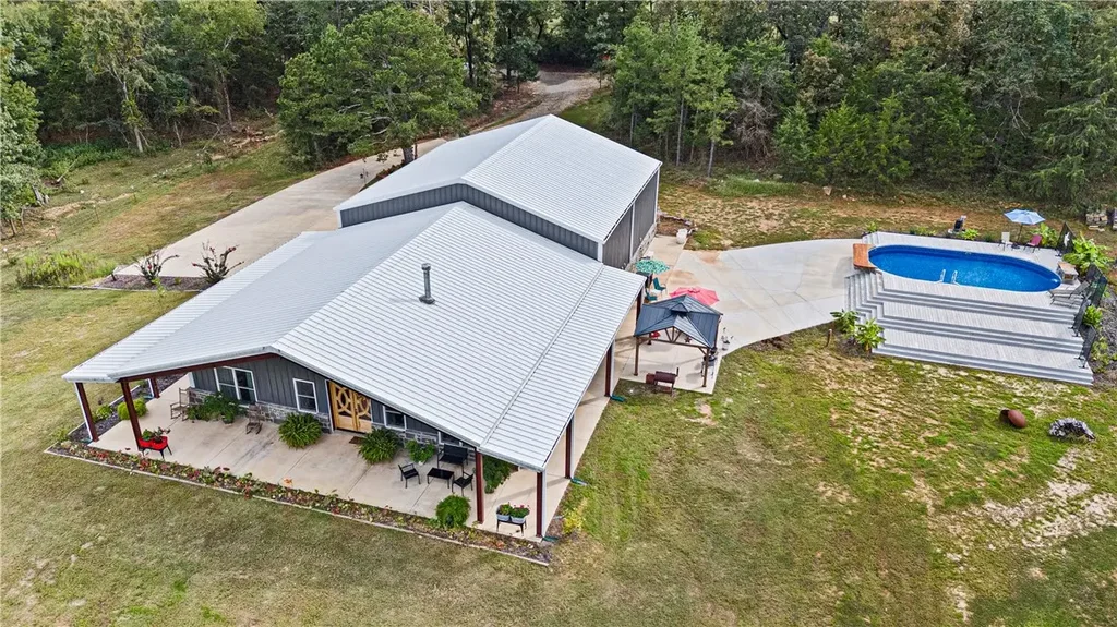 887 Cr 3561, Clarksville