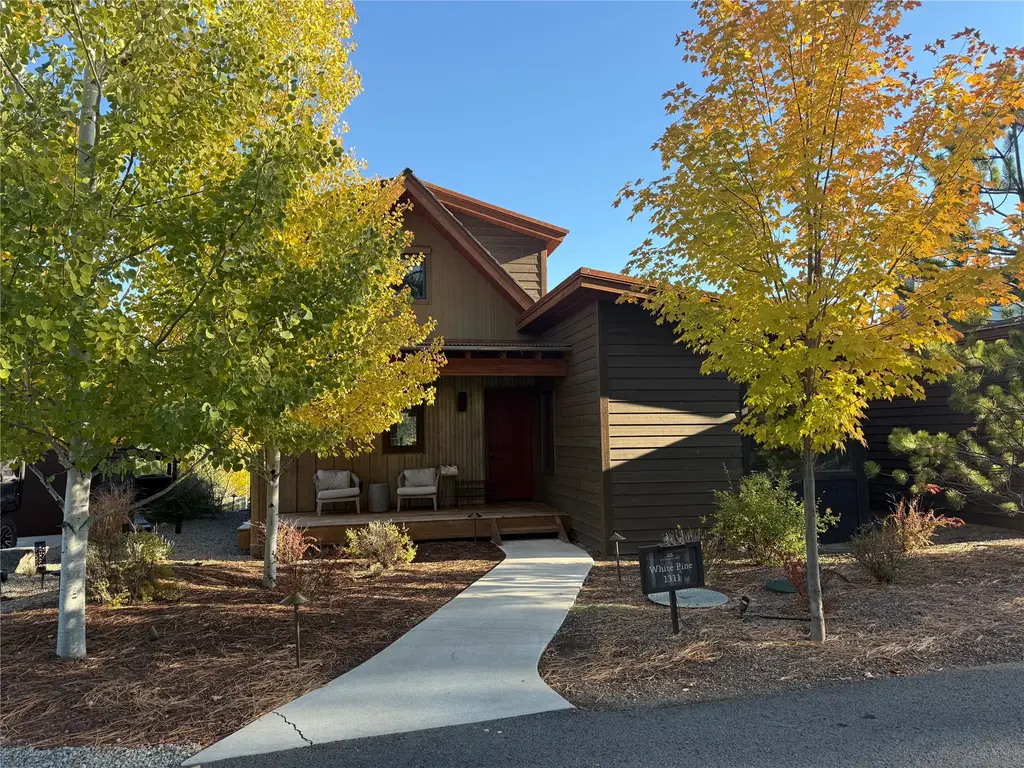 66 Cottage Lake Lane, Eureka